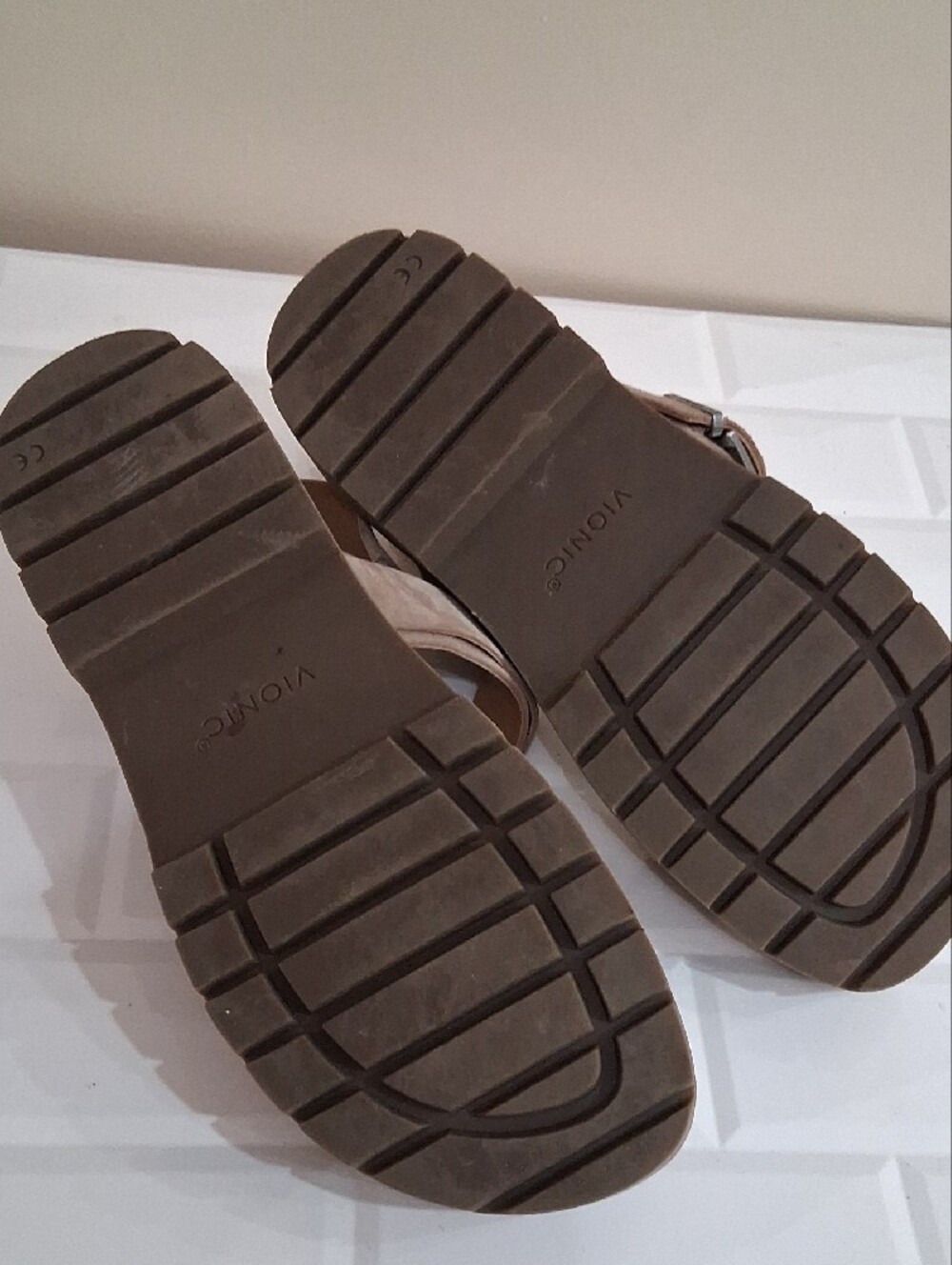 Vionic Torrance Platform Lug Sandals Size 9.5 - Picture 12 of 12